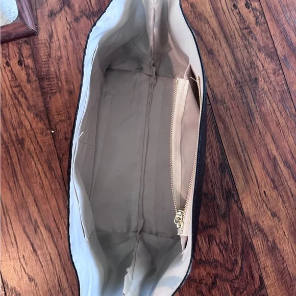 Medium Le Pliage Nylon Shoulder Tote in Navy Blue - Picture 14 of 16